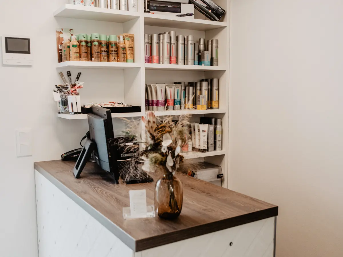 Eleganter Wartebereich im Salon